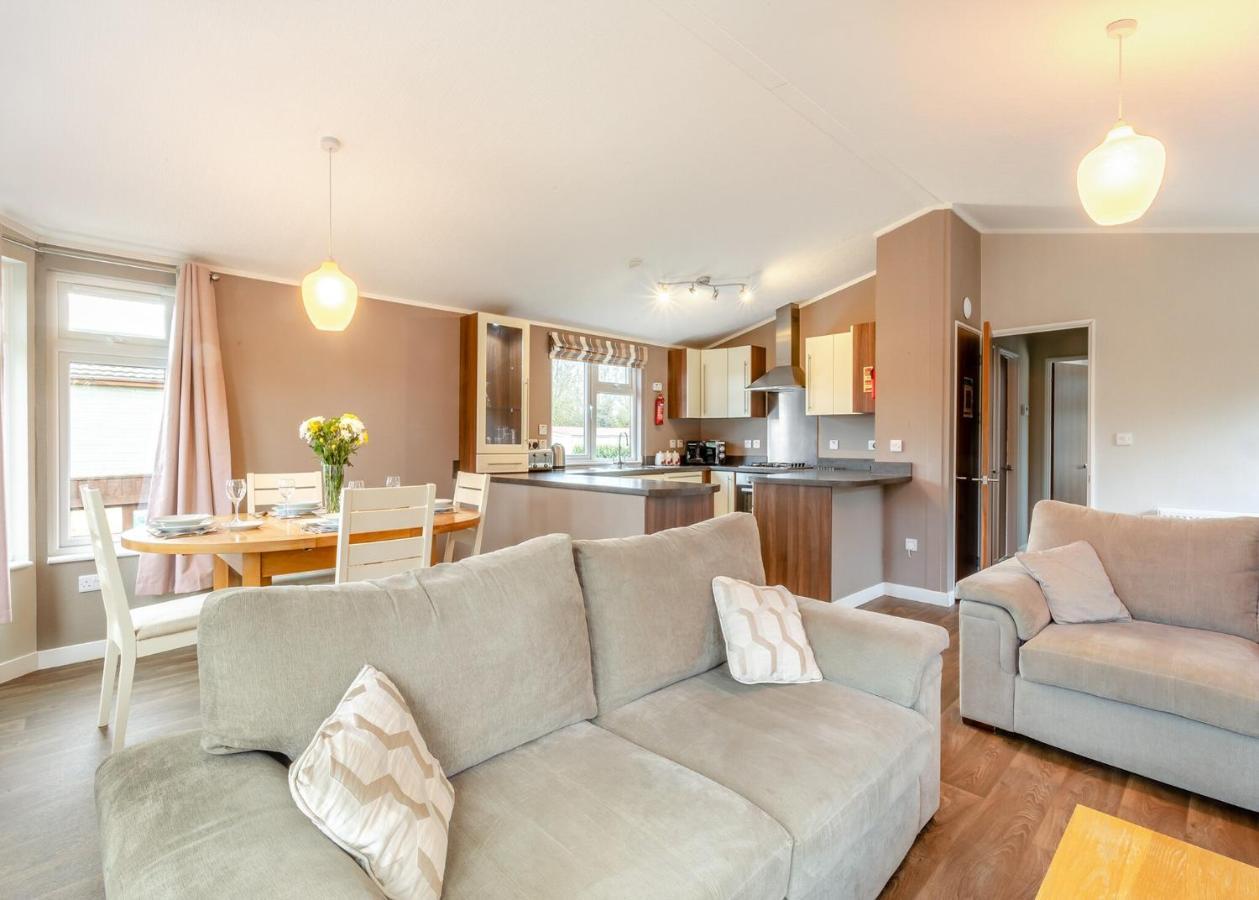 Lode Hall Lodges Upwell エクステリア 写真